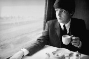 Harry Benson, Paul on the train, 1964