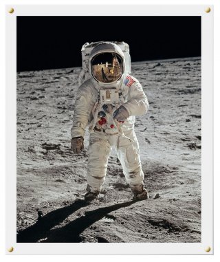 <em>Plexiglas-framed print, signed by Buzz Aldrin (32.5 x 40 cm / 12.8 x 15.7 in.)</em><em><br /> </em>