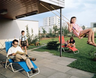 The national average German at home: salaried employee, married, three children, terraced bungalow on a newly-built estate. Frankfurt 1964.<br /> Photo (c) Josef Darchinger
