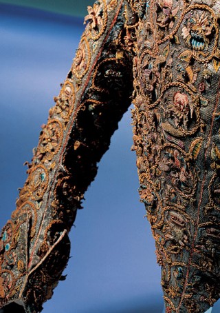 Bodice, c. 1600, English. Plain-weave linen embroidered with metal and silk threads; plant and floral motives; probably made as a gift for Elizabeth I (1533-1603). Inv. AC6328 89-16. Gift of Wacoal Corp