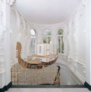 Martin Kippenberger, Social crate transporter, 1991. Painted wood, plastic, 65 1/4 x 227 x 46 inches. (c) Estate of Martin Kippenberger