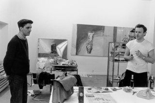Albert Oehlen and Martin Kippenberger in his studio at Friesenplatz, Cologne, 1983. Foto: Bernhard Schaub