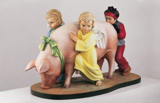 Ushering in Banality, 1988, from the series Banality. Polychromed wood, 38 x 62 x 30 inches / 96,5 x 157,5 x 76,2 cm. Credit: Bernhard Schaub