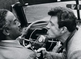Still from 'Killer's Kiss' (1955). Davy (Jamie Smith) holds Vincent (Frank Silvera) at gunpoint in an attempt to rescue Gloria, the object of their desire.
