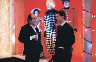 Kubrick with Tom Cruise on the costume shop set of <em>Eyes Wide Shut</em>
