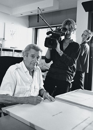 Helmut Newton signing SUMO, Monte Carlo, 1998