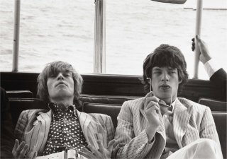 <font size="1">Linda McCartney's first portraits of musicians were made during her brief stint as a receptionist for Town and Country magazine, when she snagged a press pass to an exclusive promotional event for the Rolling Stones aboard a boat on the Hudson River in 1967. Her candid, casual portraits, such as this one of Brian Jones and Mick Jagger, helped launch her career.</font>
