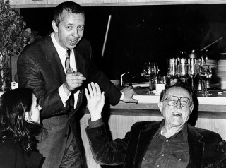 Benedikt Taschen and Julius Shulman at the "good-people-make-me-look-good"-party for Julius Shulman, right. Chemosphere House, Hollywood, California. Foto: Edvin Paas, 1999