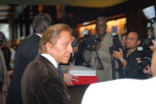 Valentino Garavani and photographers