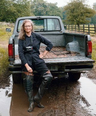 Annie Leibovitz <span style="display:inline-block;font-family:verdana, helvetica, geneva, arial;font-size:9px;line-height:13px;">Self-portrait by Annie Leibovitz, Plano, Illinois, 2011<br /> © Annie Leibovitz</span>