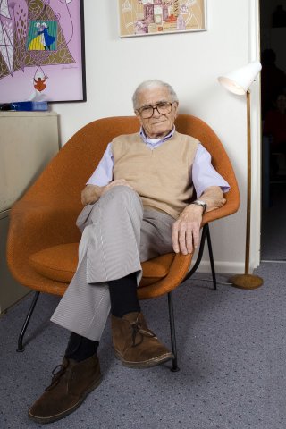 Alex Steinweiss. The Inventor of the Modern Album Cover <font size="1">Alex Steinweiss in his studio, 2008 <br /> (c) Miguel Elizalde<br /> </font>