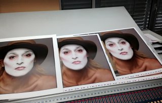 Annie Leibovitz <span style="display:inline-block;font-family:verdana, helvetica, geneva, arial;font-size:9px;line-height:13px;">Gallery art prints are being used to match the printed sheets.<br /> © TASCHEN</span>
