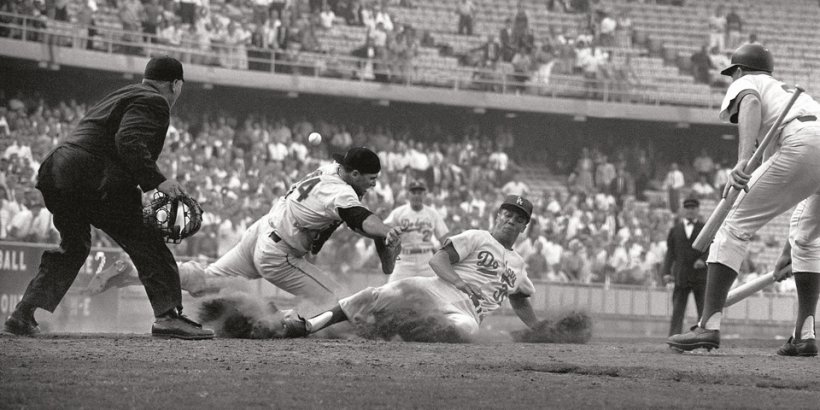 Neil Leifer. Baseball - Ballet in the Dirt