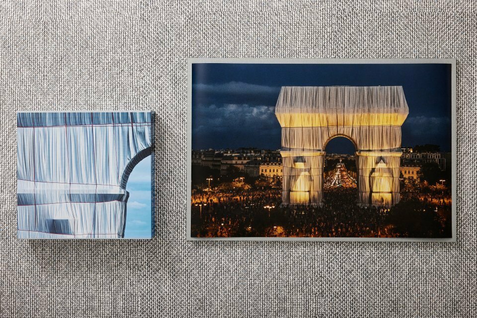 Christo and Jeanne-Claude. L'Arc de Triomphe, Wrapped, by Night. Art Edition No. 251-500 - image 1