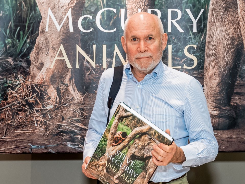 Steve McCurry in Hong Kong. TASCHEN Books